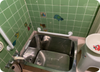 手すりを設置した浴室